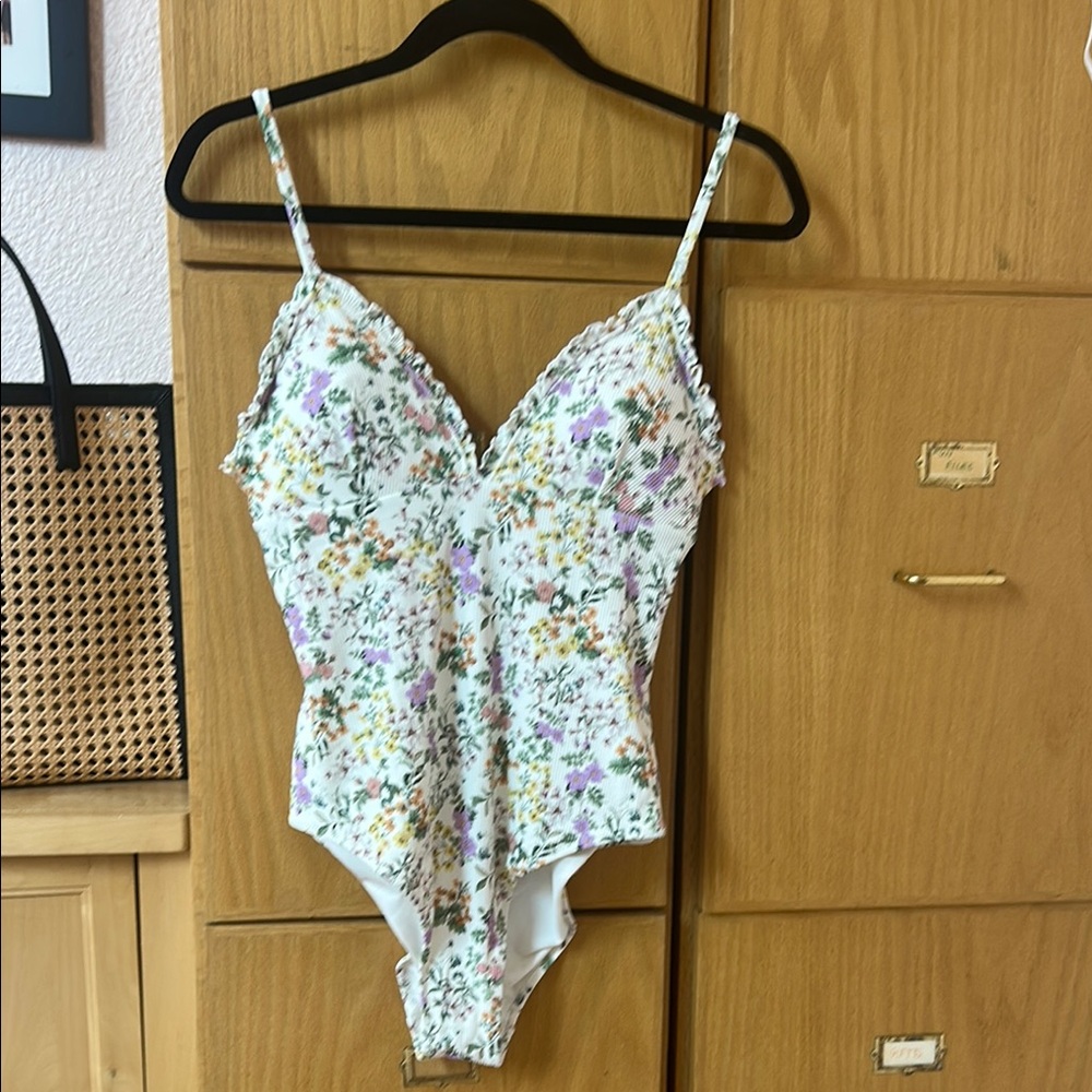 NEW-Floral Print One-Piece H & M Swimsuit